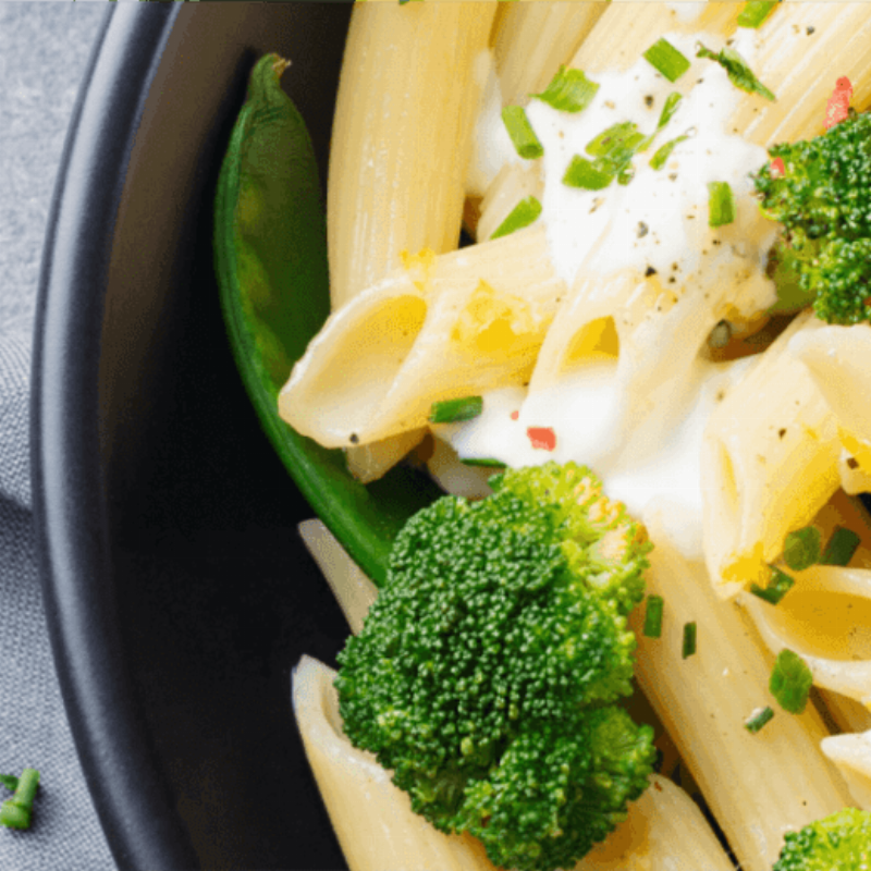 Intérieur restauré de Notre Dame de Paris, baigné de lumière, symbolisant le notre dame de paris prix de la restauration